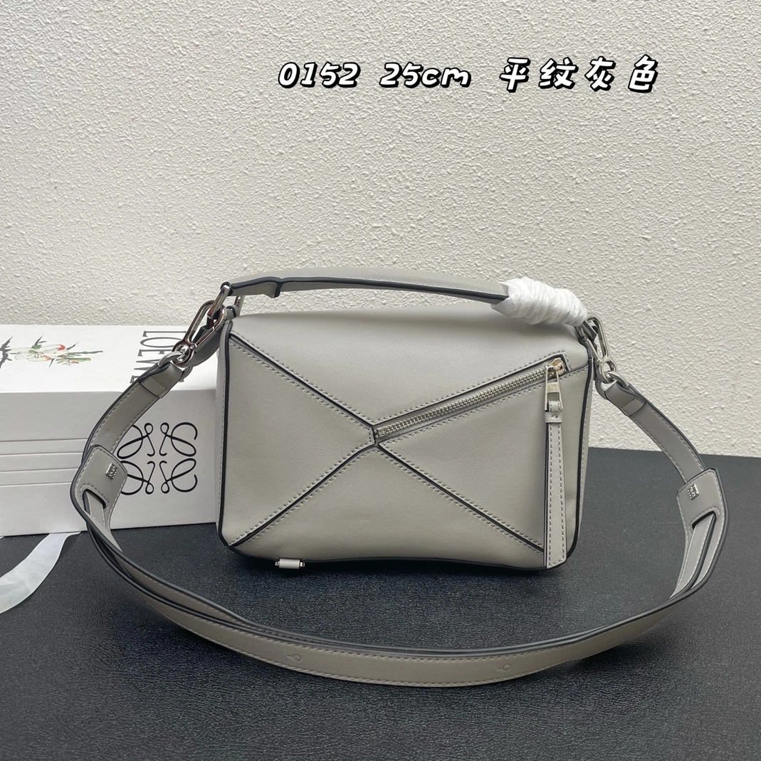 SportInspired 1034 LOEWE AAA Quality Messenger Bags For Women