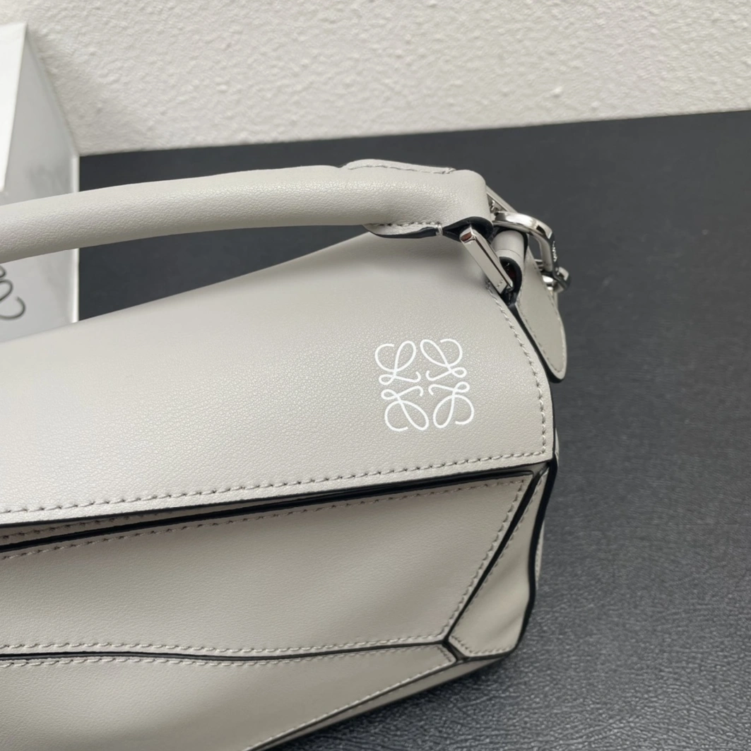 SportInspired 1034 LOEWE AAA Quality Messenger Bags For Women