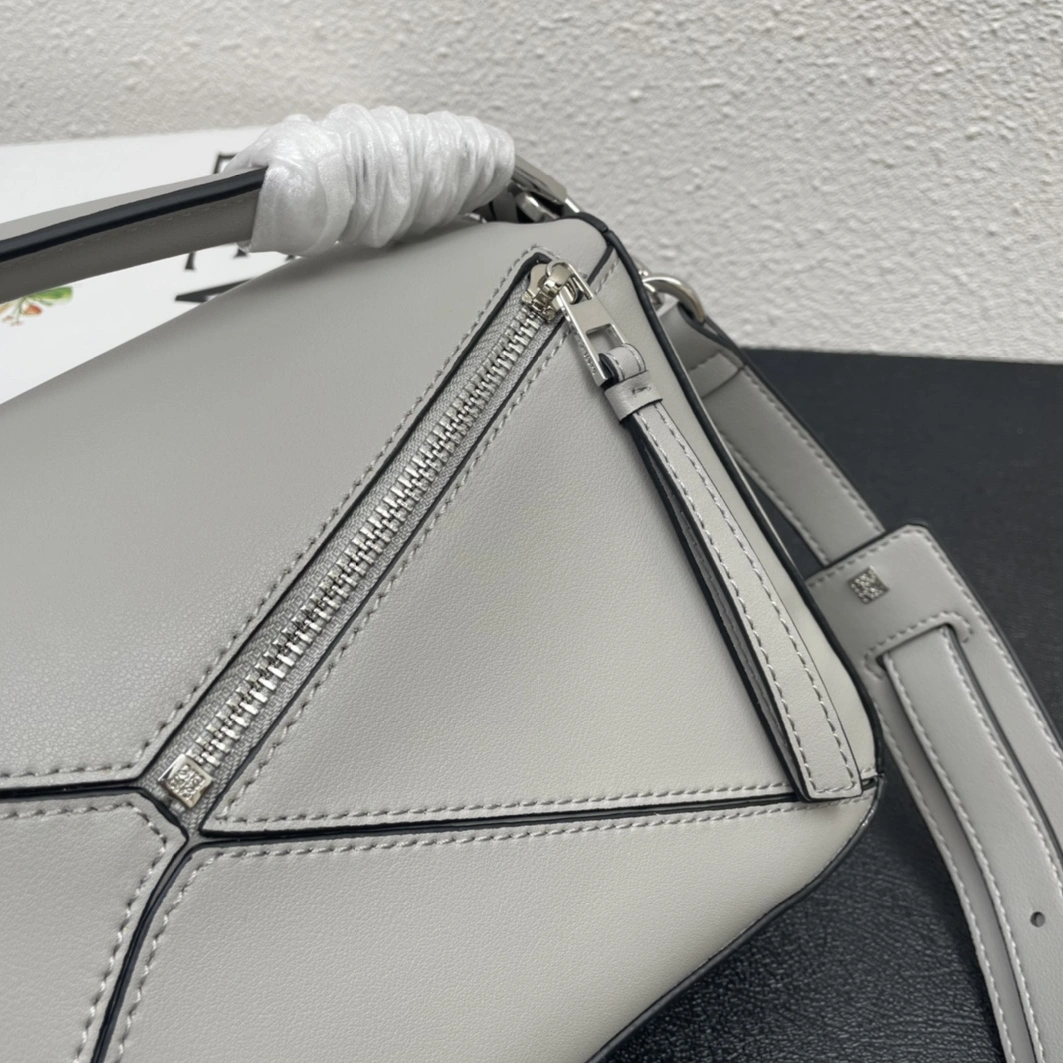 SportInspired 1034 LOEWE AAA Quality Messenger Bags For Women