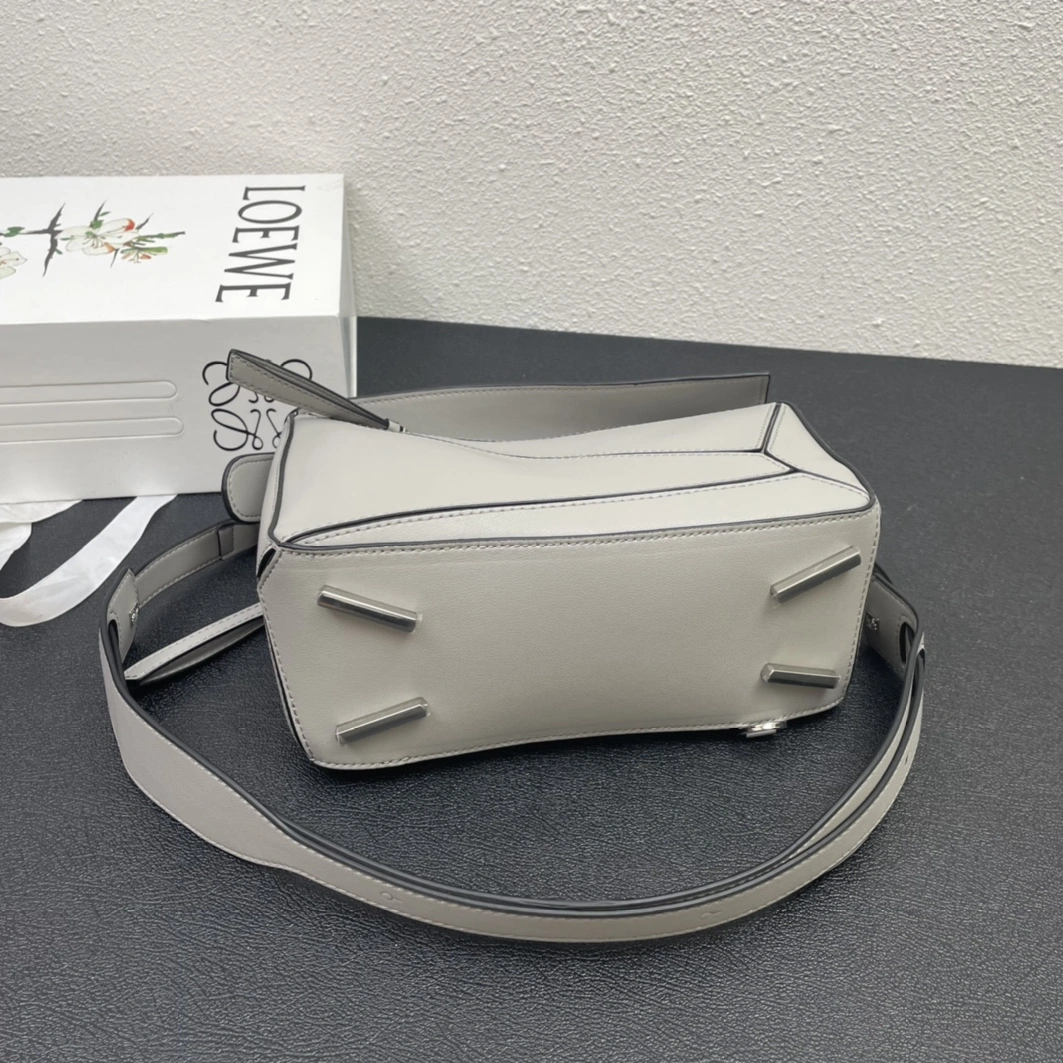 SportInspired 1034 LOEWE AAA Quality Messenger Bags For Women