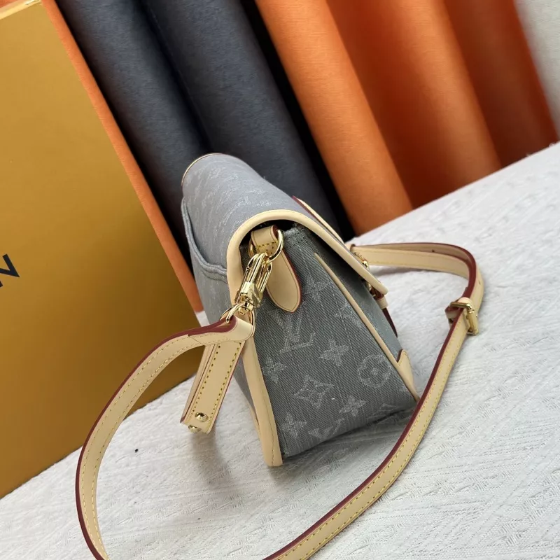 SportInspired 1044 Louis Vuitton AAA Quality Messenger Bags For Women