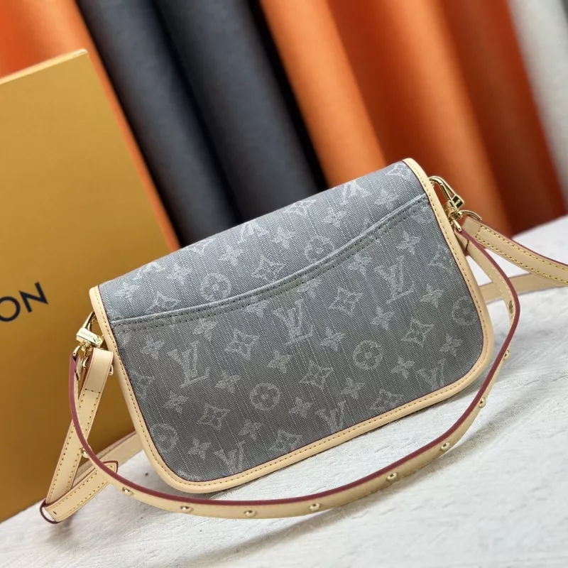 SportInspired 1044 Louis Vuitton AAA Quality Messenger Bags For Women
