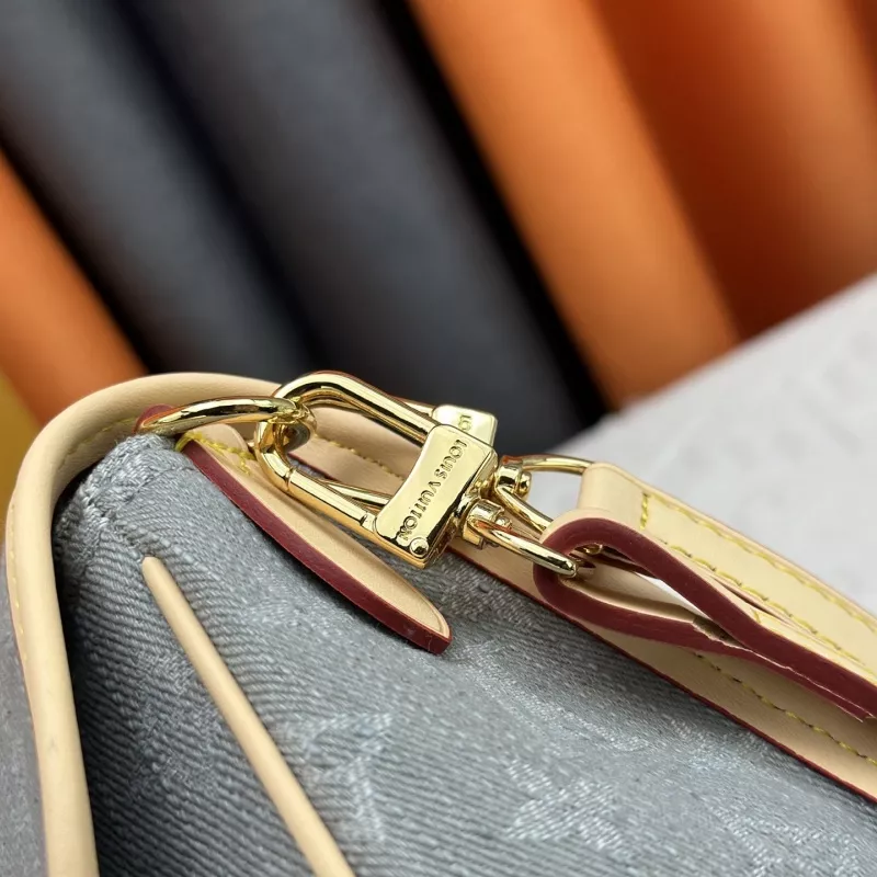 SportInspired 1044 Louis Vuitton AAA Quality Messenger Bags For Women