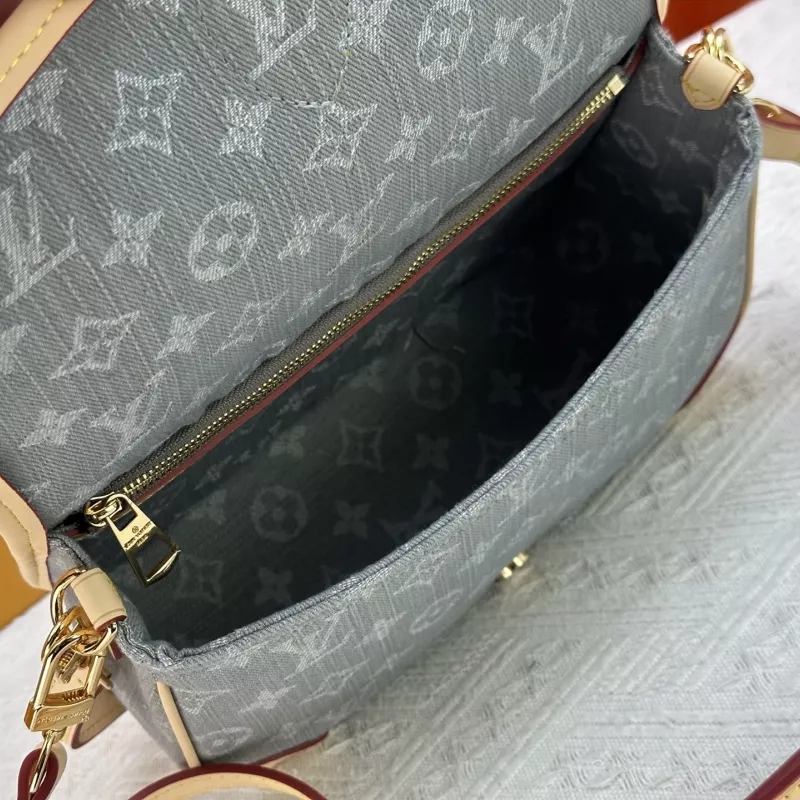 SportInspired 1044 Louis Vuitton AAA Quality Messenger Bags For Women