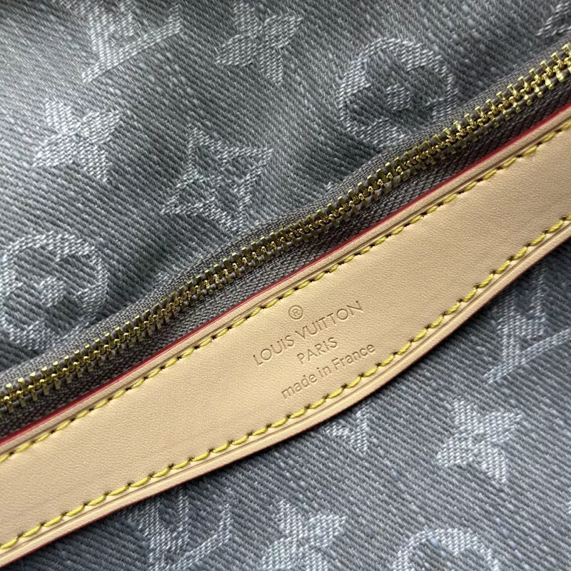 SportInspired 1044 Louis Vuitton AAA Quality Messenger Bags For Women