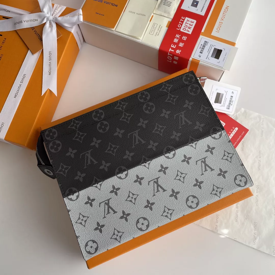 SportInspired 1747 Louis Vuitton AAA Quality Wallets