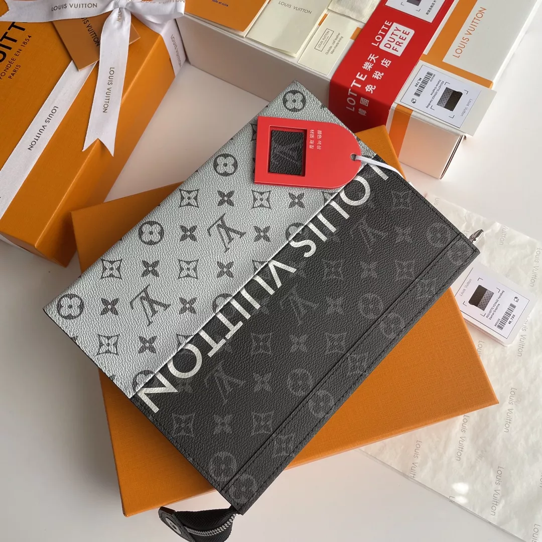 SportInspired 1747 Louis Vuitton AAA Quality Wallets