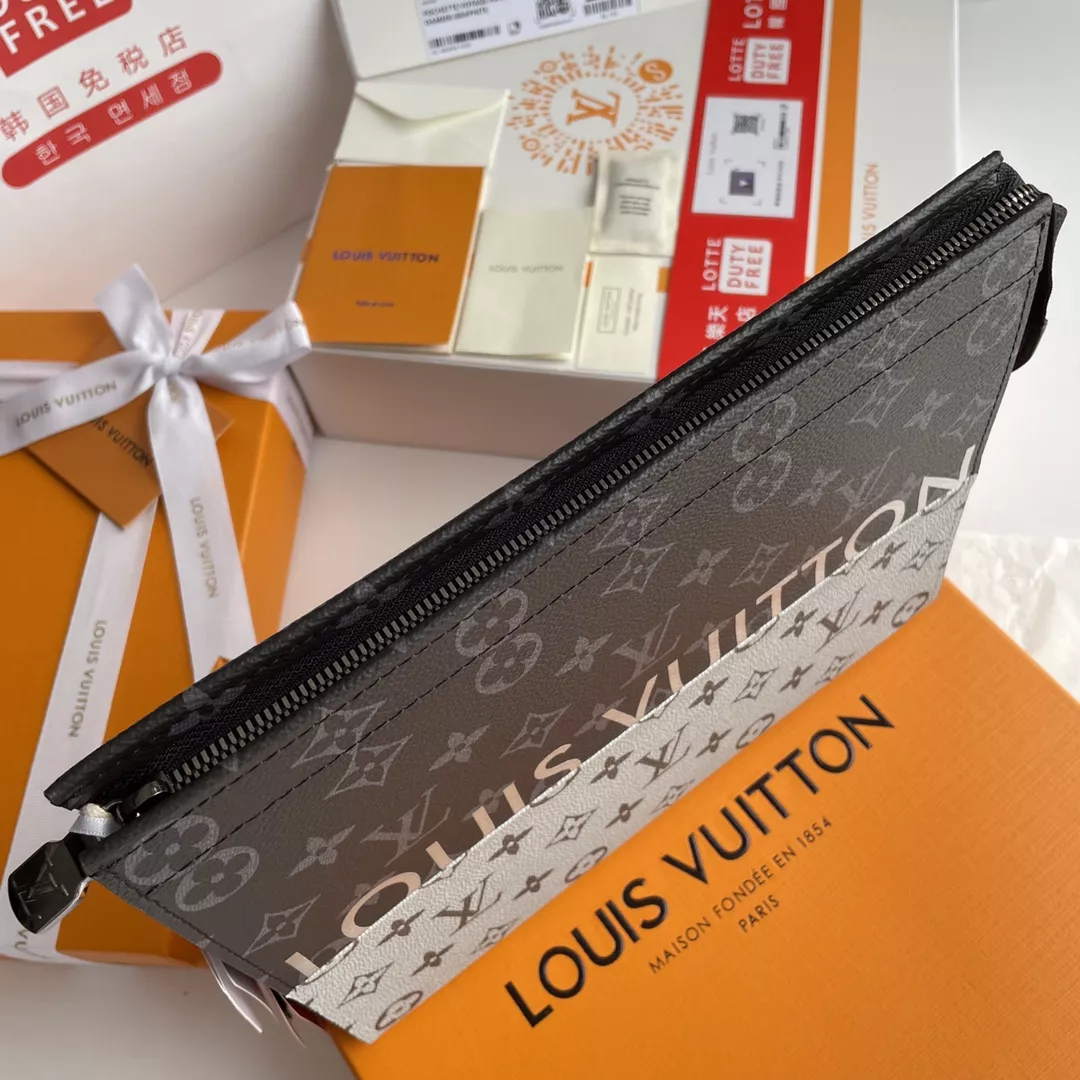 SportInspired 1747 Louis Vuitton AAA Quality Wallets