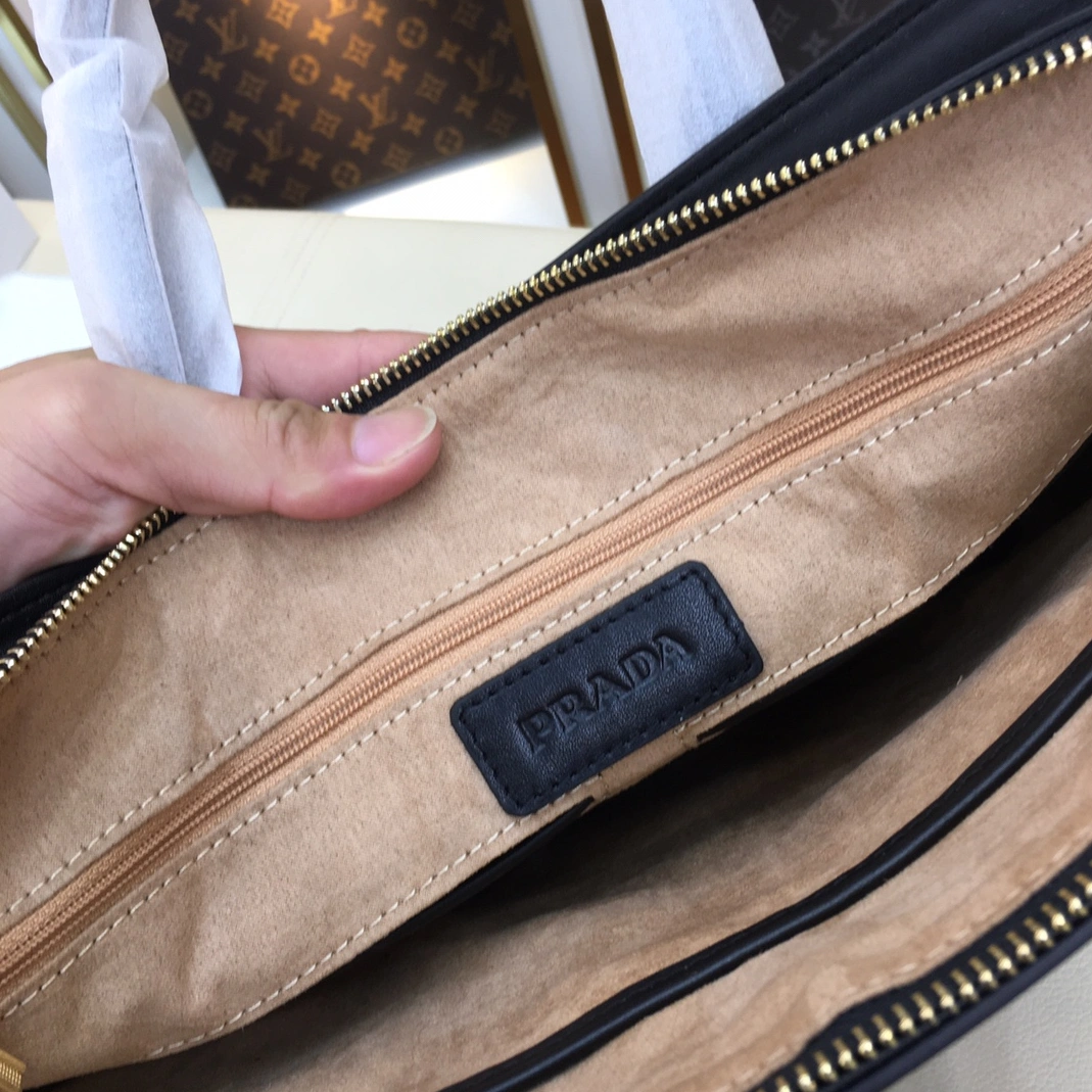 SportInspired 1800 Prada AAA Man Handbags