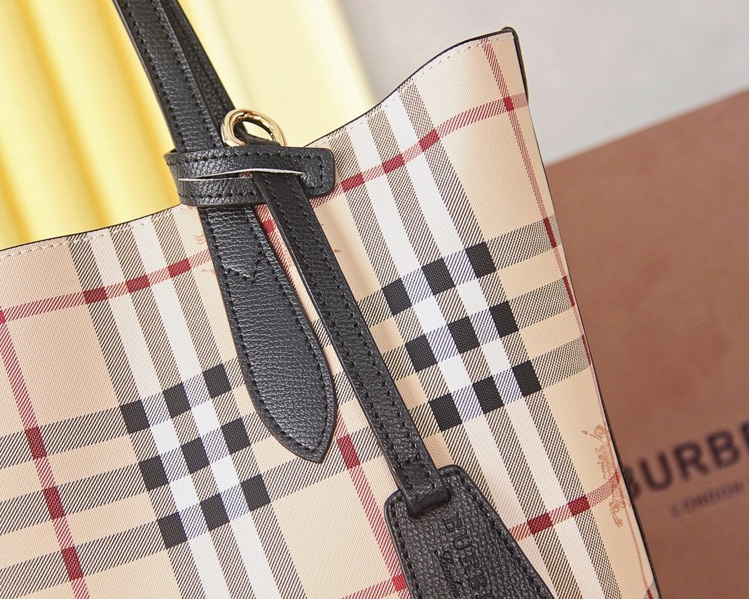 SportInspired 1942 Burberry AAA Handbags For Women