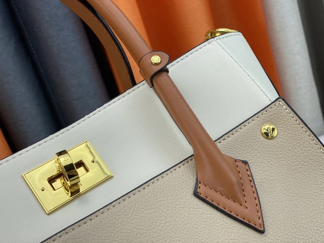 SportInspired 2032 Louis Vuitton AAA Quality Handbags For Women