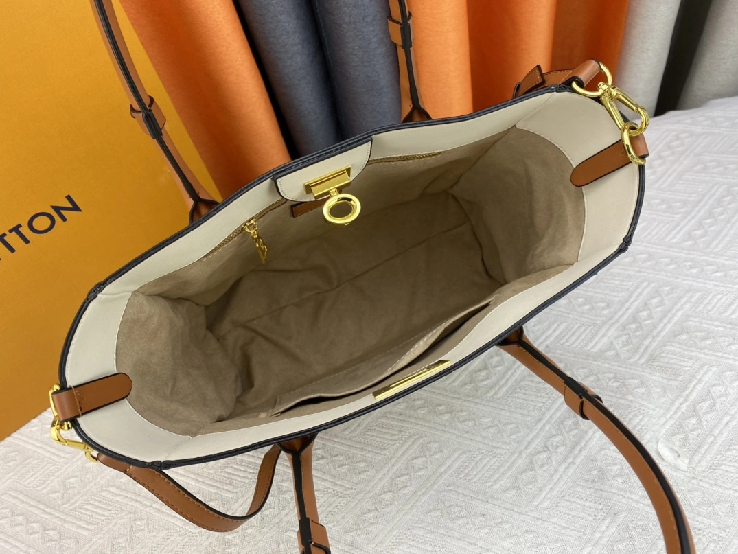 SportInspired 2032 Louis Vuitton AAA Quality Handbags For Women