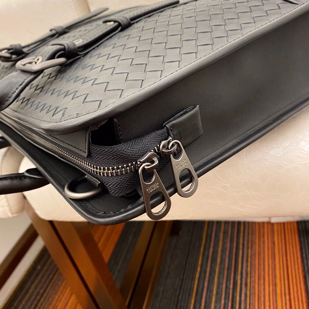SportInspired 3058 Bottega Veneta AAA Man Handbags
