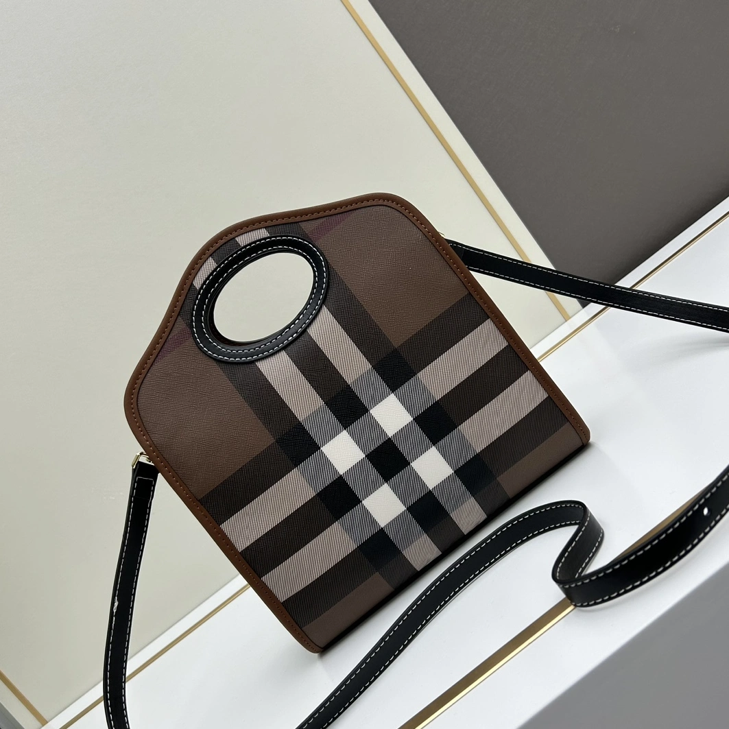 SportInspired 3881 Burberry AAA Quality Messenger Bags For Women
