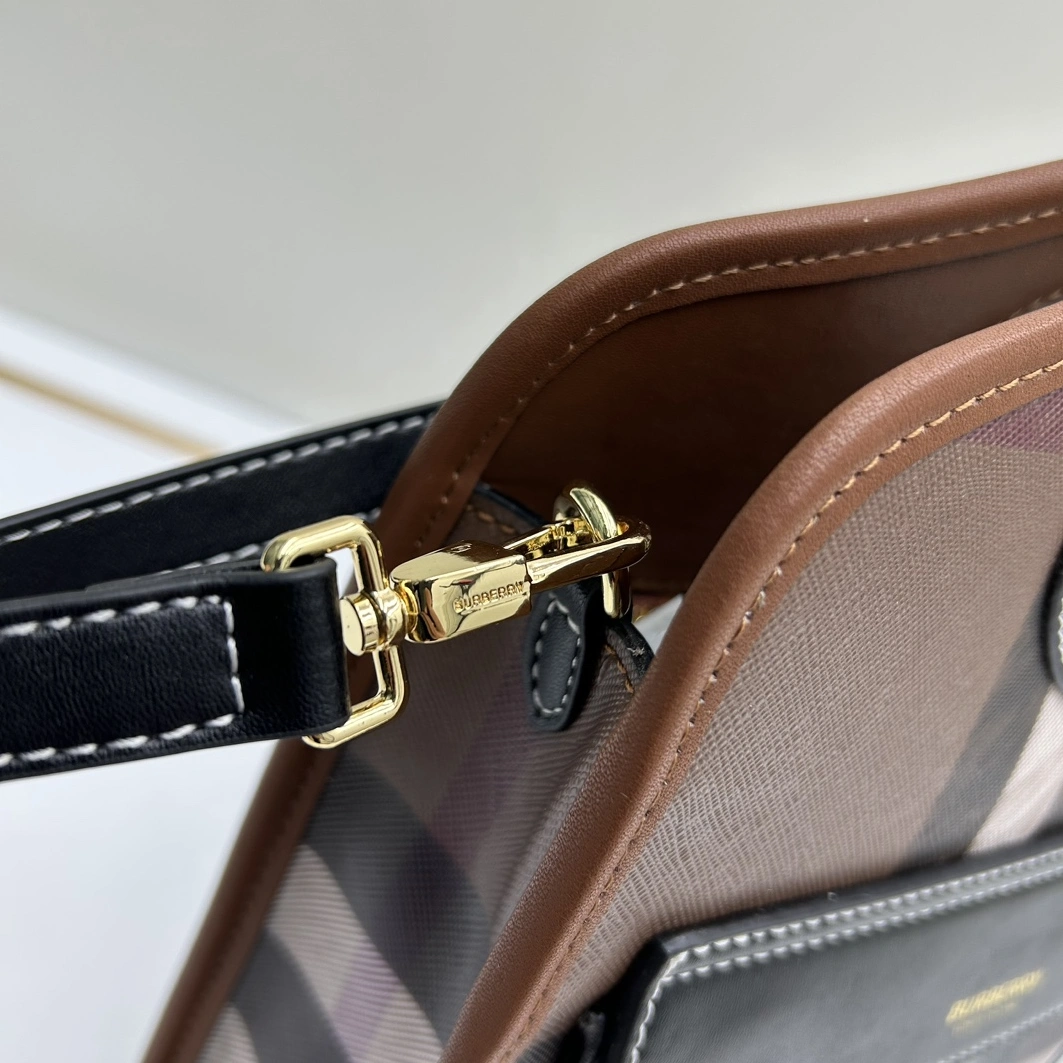 SportInspired 3881 Burberry AAA Quality Messenger Bags For Women
