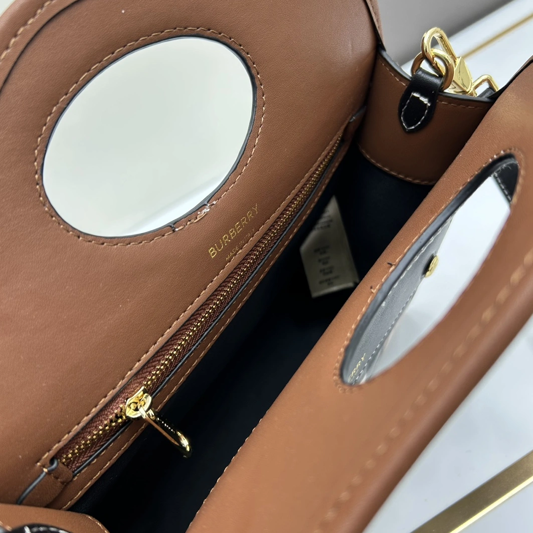 SportInspired 3881 Burberry AAA Quality Messenger Bags For Women