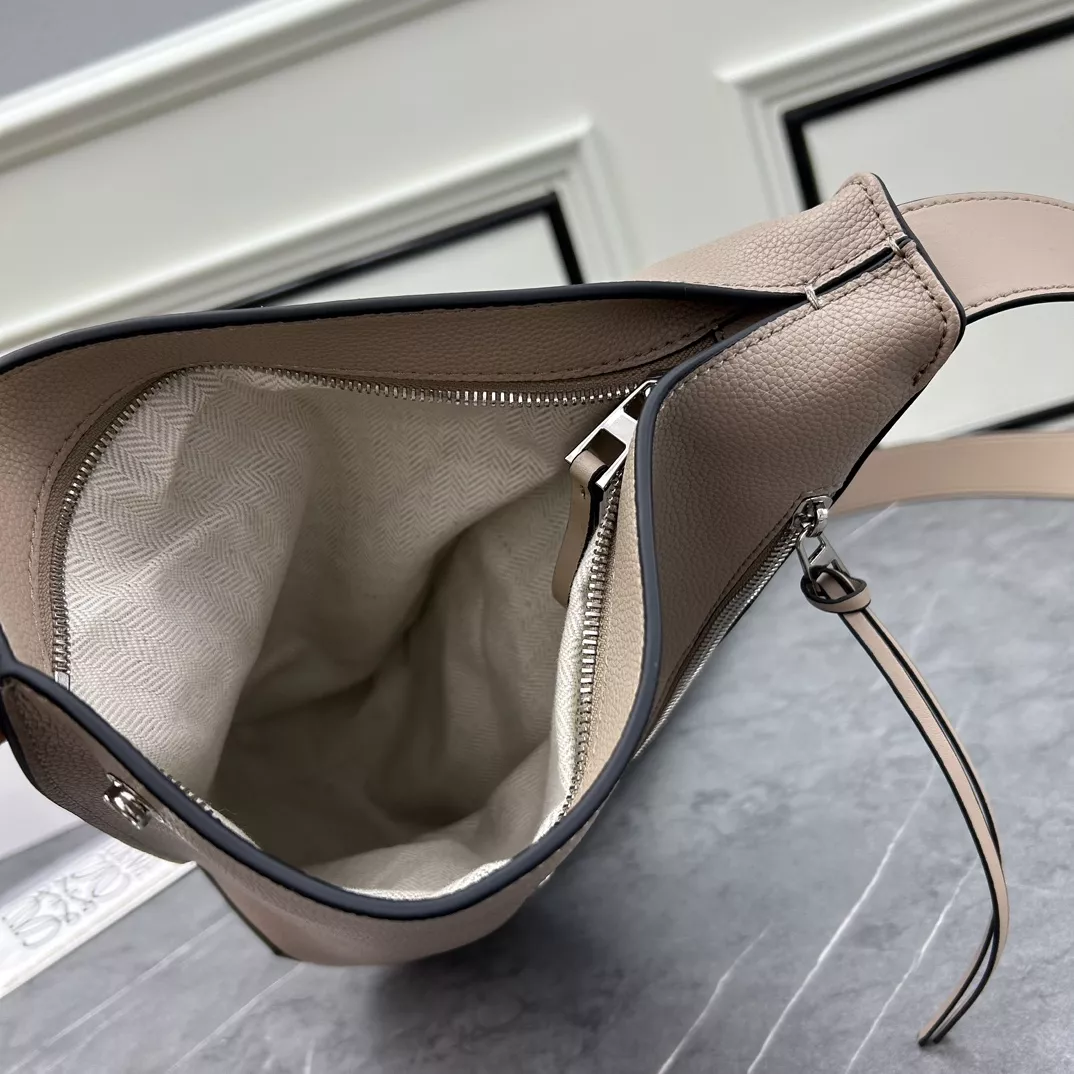 SportInspired 4071 LOEWE AAA Quality Messenger Bags For Unisex