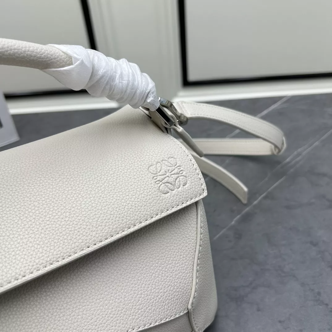 SportInspired 485 LOEWE AAA Quality Messenger Bags For Women