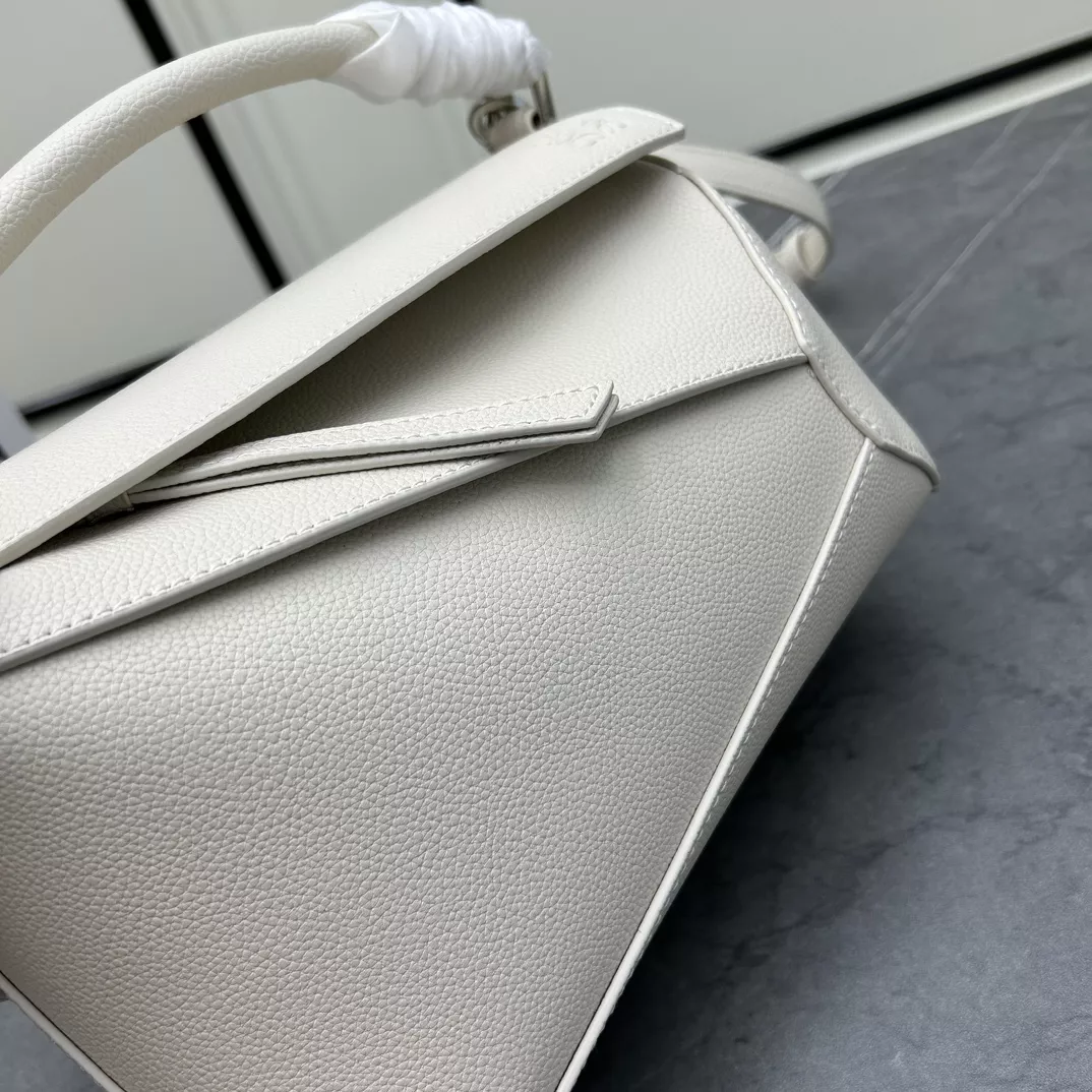 SportInspired 485 LOEWE AAA Quality Messenger Bags For Women