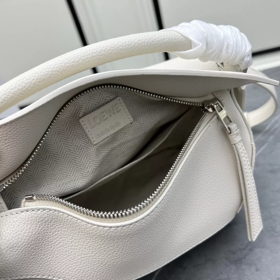 SportInspired 485 LOEWE AAA Quality Messenger Bags For Women