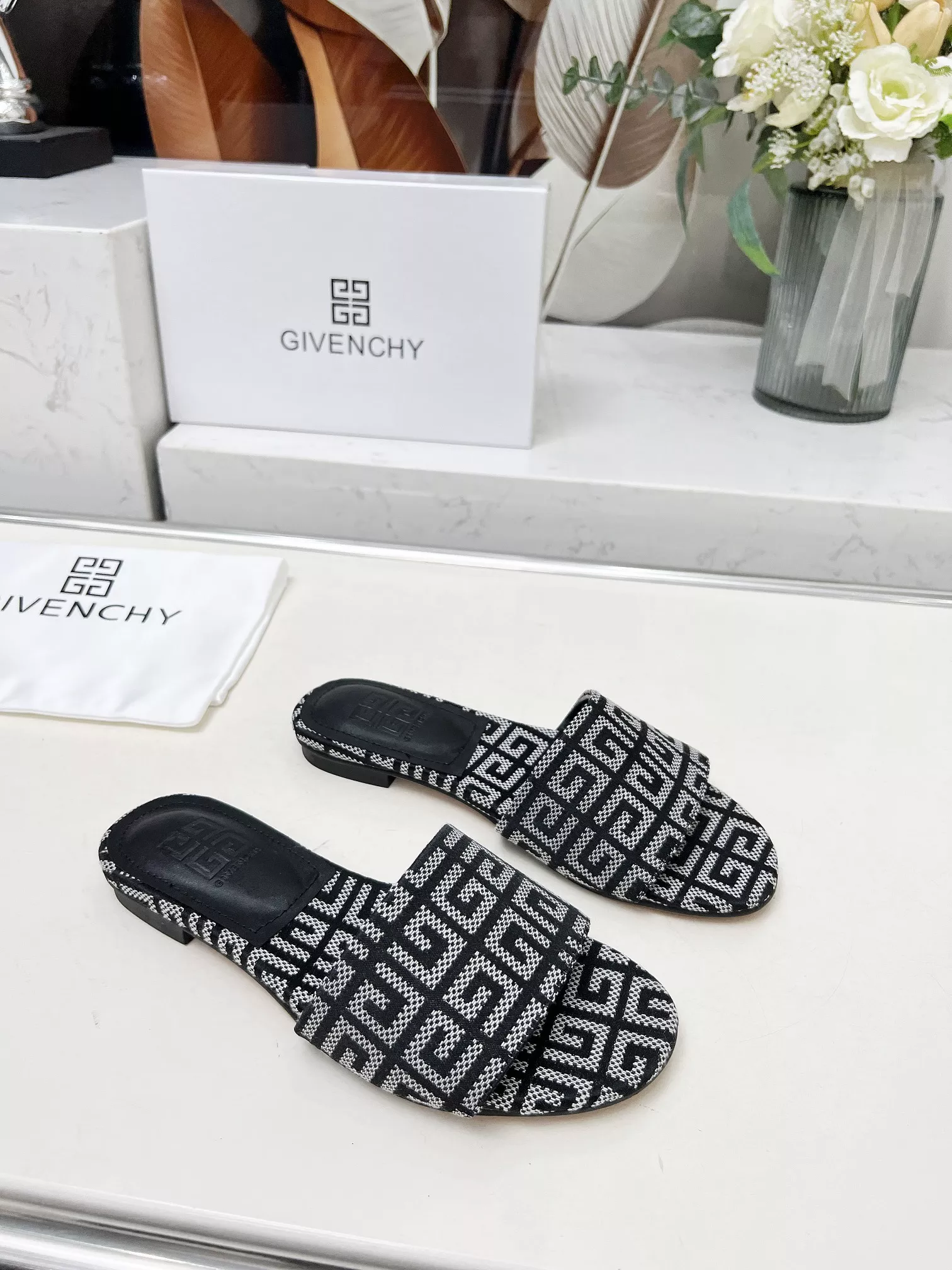 SportInspired 5537 Givenchy Slippers For Women