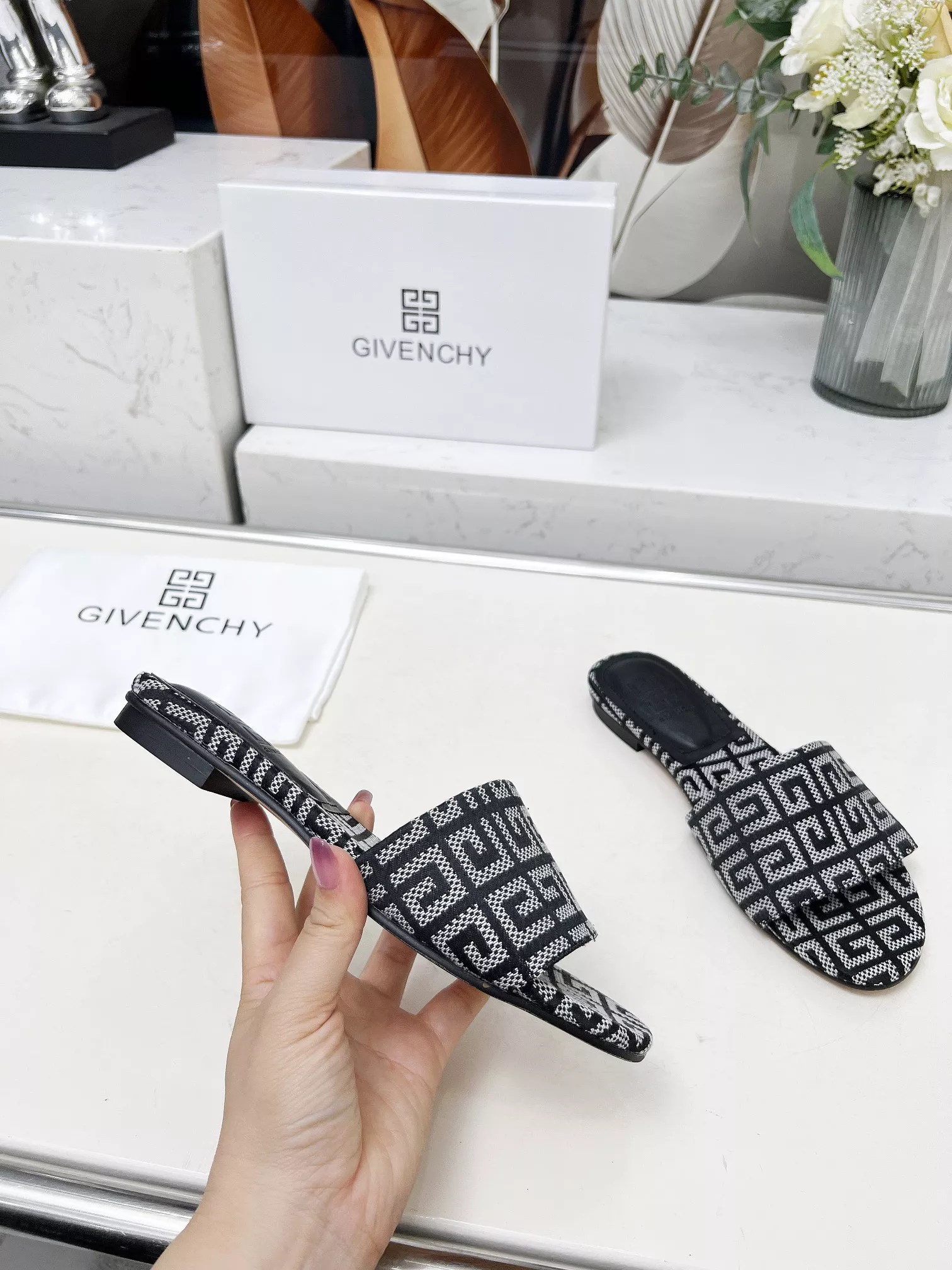 SportInspired 5537 Givenchy Slippers For Women