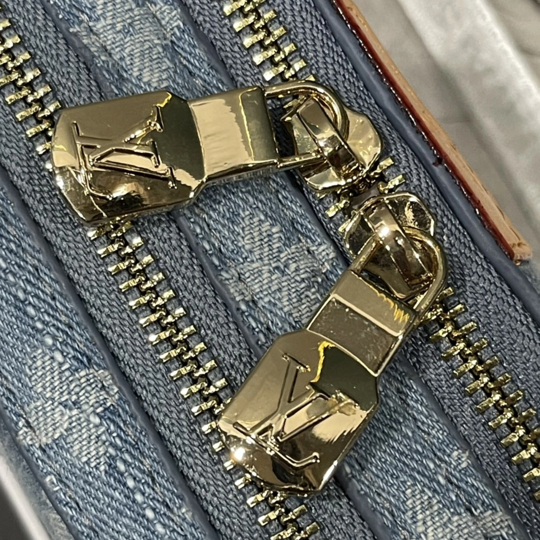 SportInspired 5768 Louis Vuitton AAA Quality Messenger Bags For Unisex
