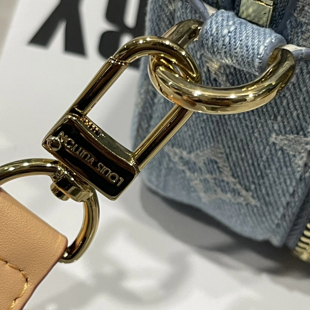 SportInspired 5768 Louis Vuitton AAA Quality Messenger Bags For Unisex