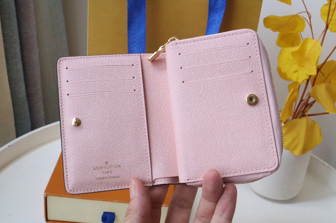SportInspired 5977 Louis Vuitton AAA Quality Card Case