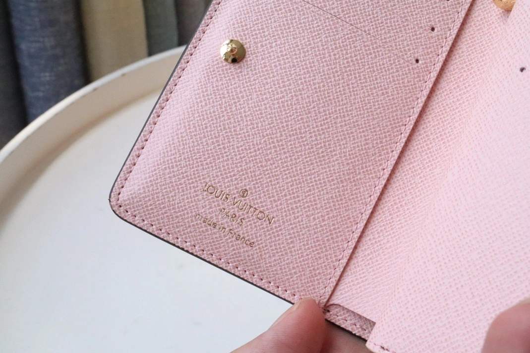 SportInspired 5977 Louis Vuitton AAA Quality Card Case