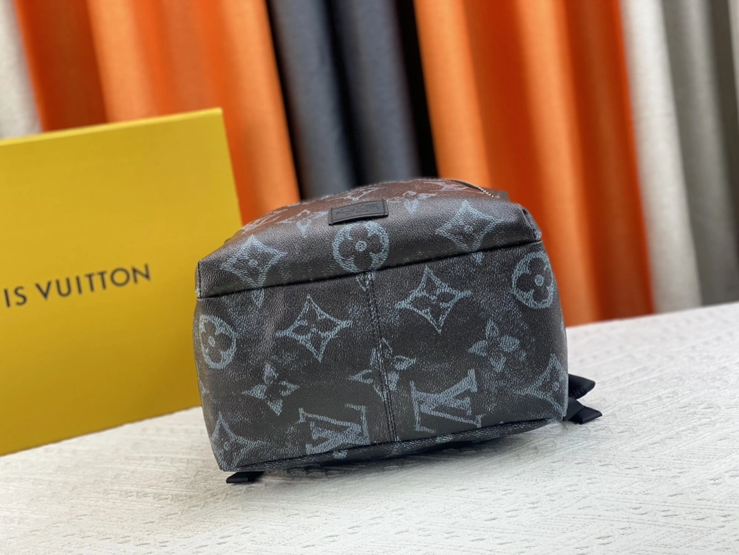 SportInspired 6108 Louis Vuitton LV AAA Man Backpacks