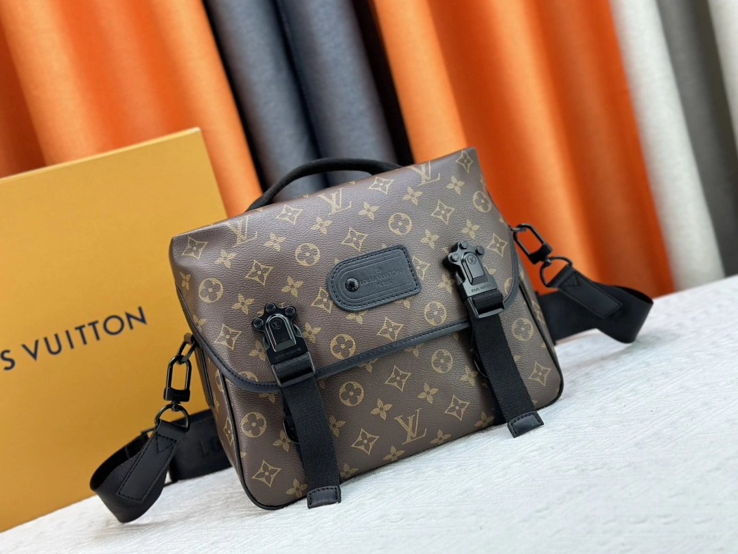 SportInspired 6164 Louis Vuitton AAA Man Messenger Bags