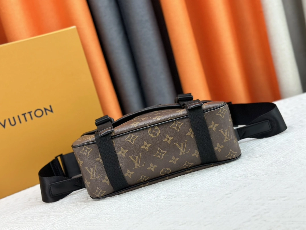 SportInspired 6164 Louis Vuitton AAA Man Messenger Bags