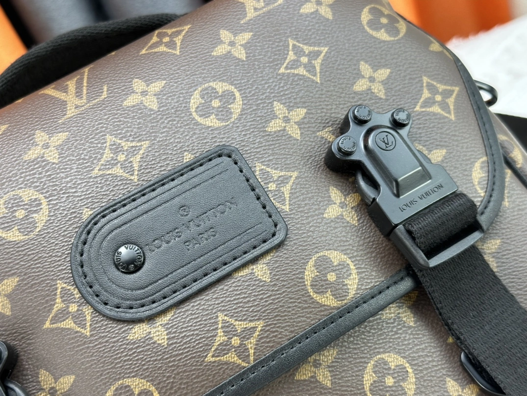 SportInspired 6164 Louis Vuitton AAA Man Messenger Bags