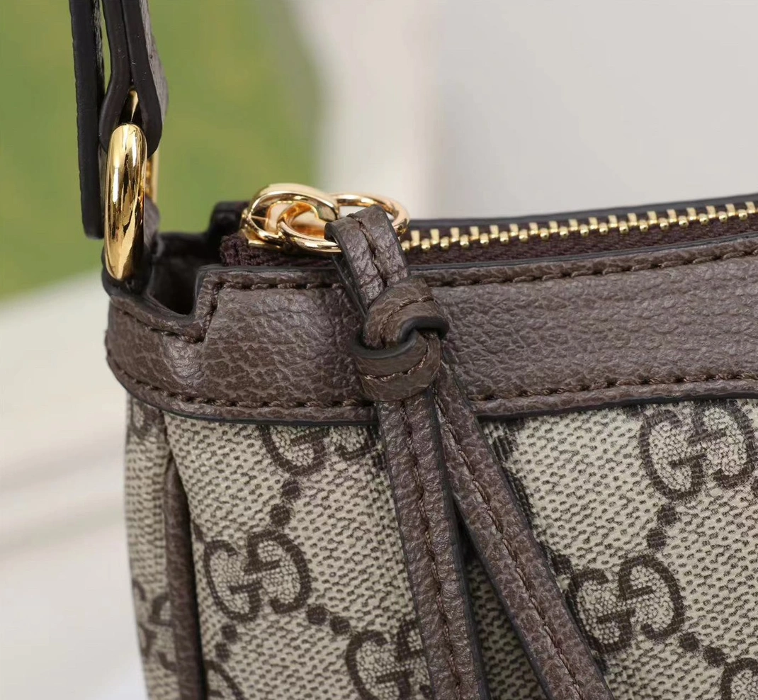 SportInspired 636 Gucci AAA Quality Shoulder Bags For Women