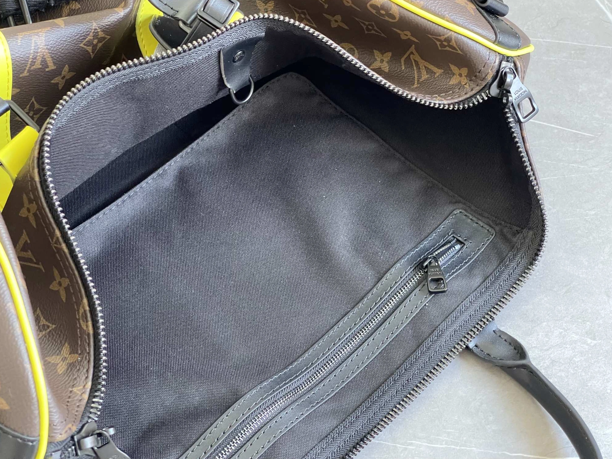 SportInspired 6639 Louis Vuitton Travel Bags