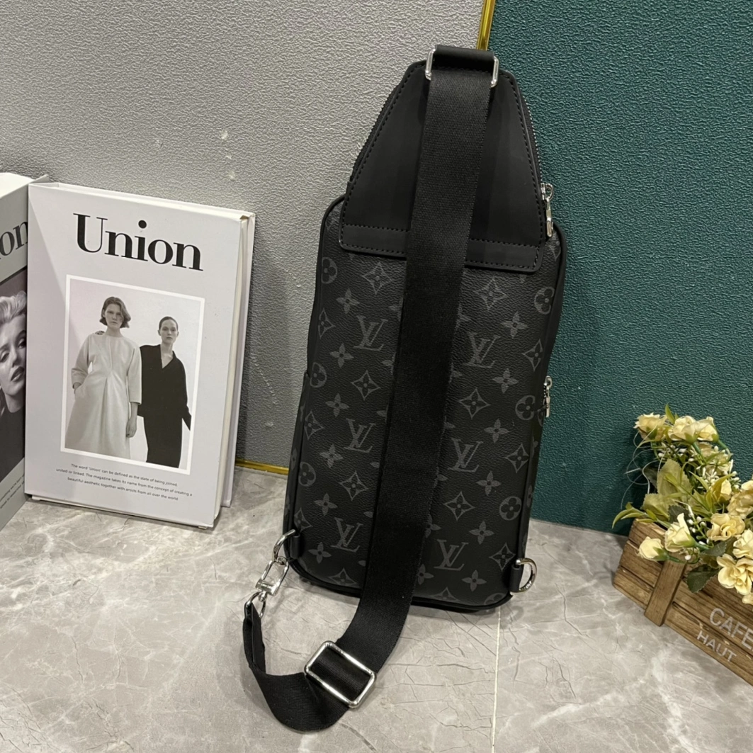 SportInspired 6967 Louis Vuitton AAA Man Messenger Bags