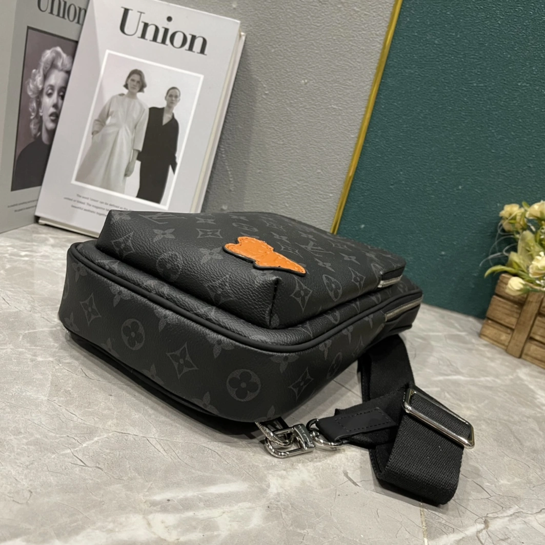 SportInspired 6967 Louis Vuitton AAA Man Messenger Bags