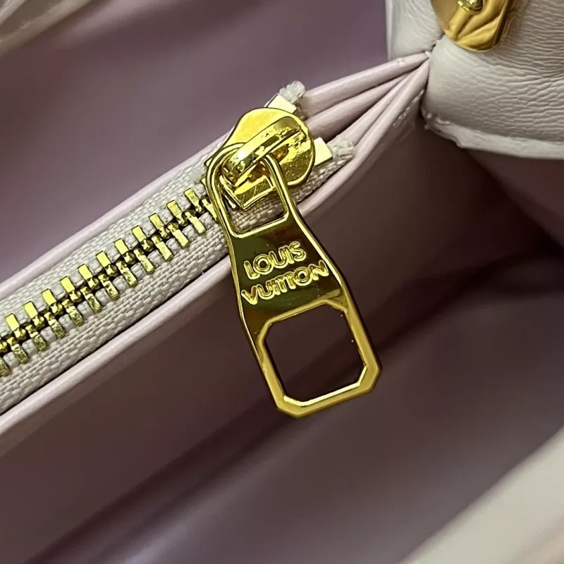 SportInspired 722 Louis Vuitton AAA Quality Handbags For Women
