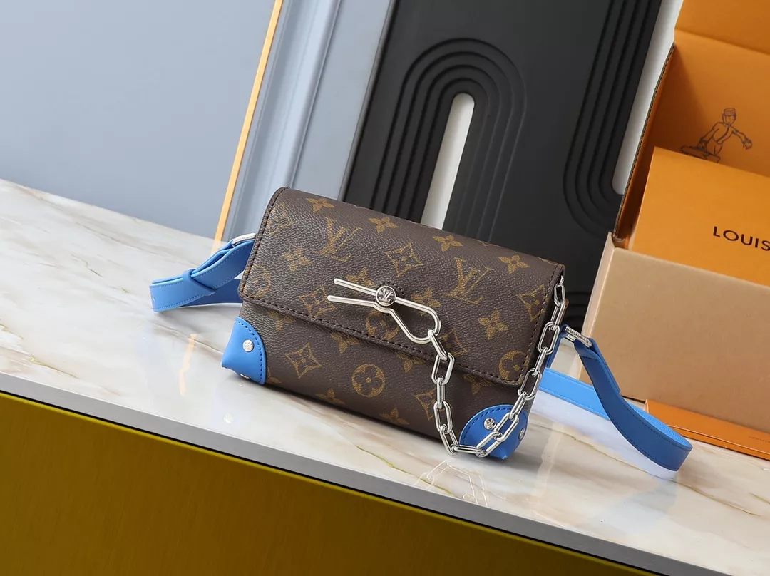 SportInspired 7404 Louis Vuitton AAA Quality Messenger Bags For Women