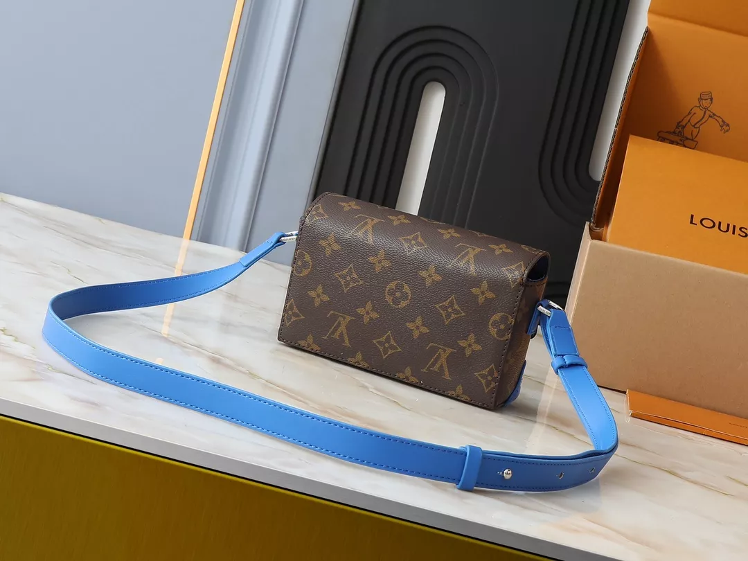 SportInspired 7404 Louis Vuitton AAA Quality Messenger Bags For Women