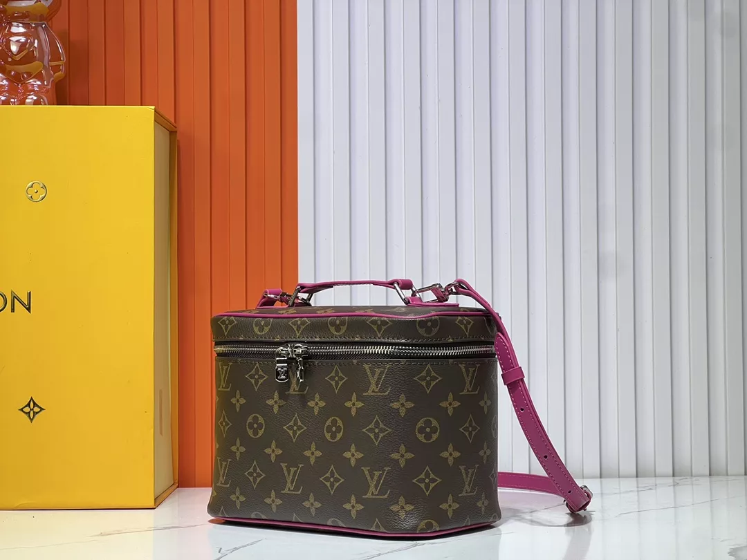 SportInspired 7842 Louis Vuitton AAA Quality Messenger Bags For Women