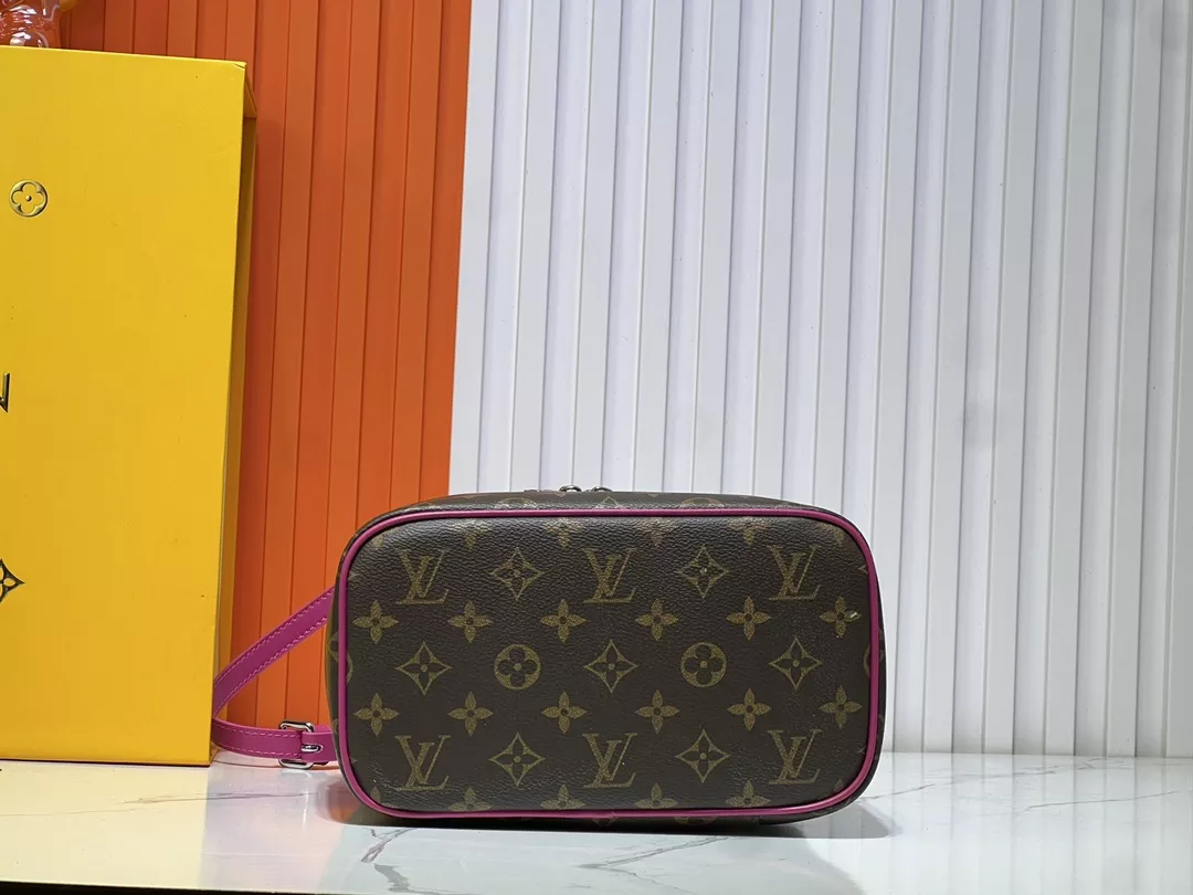 SportInspired 7842 Louis Vuitton AAA Quality Messenger Bags For Women