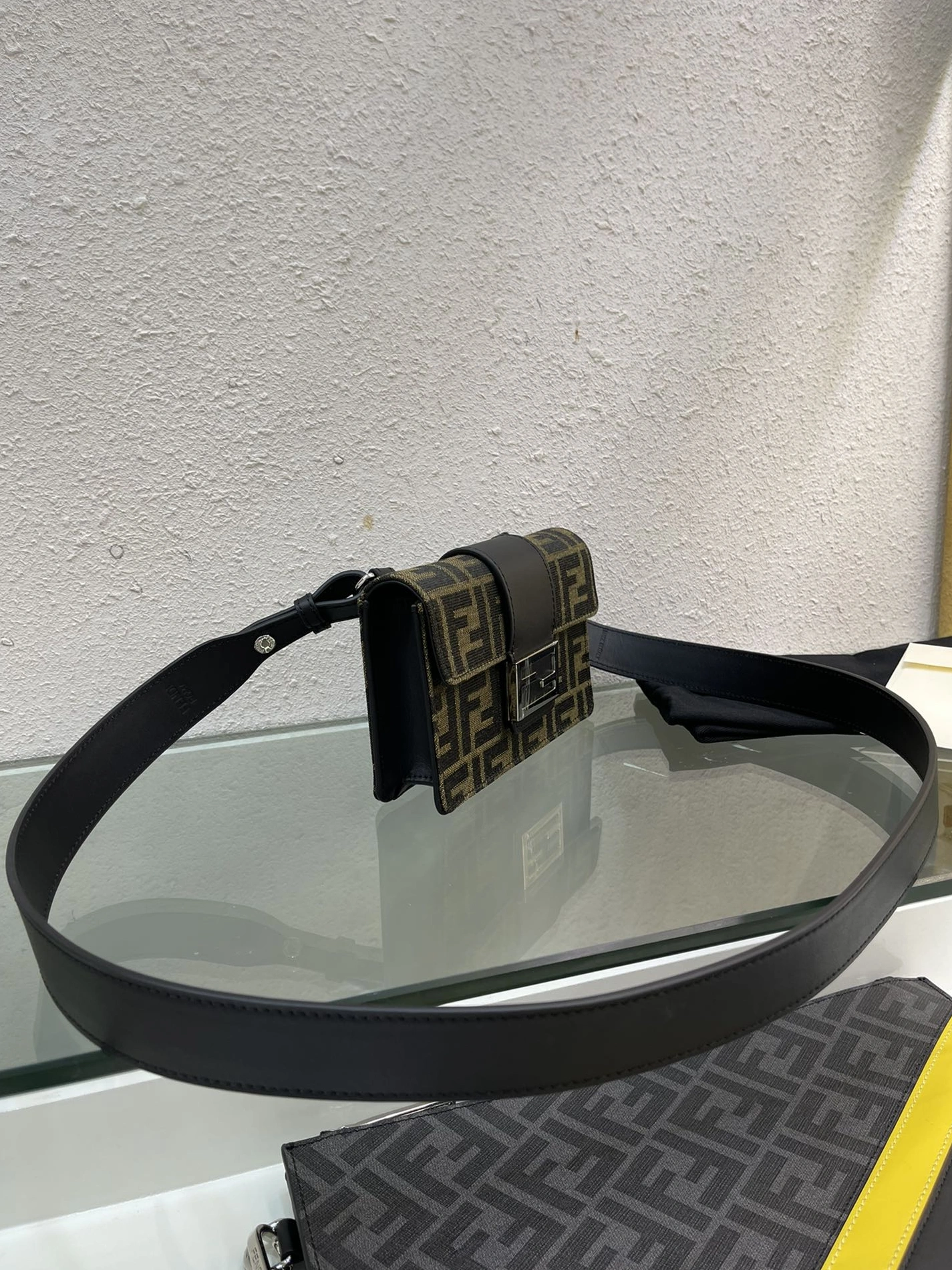 SportInspired 8591 Fendi AAA Quality Messenger Bags For Unisex