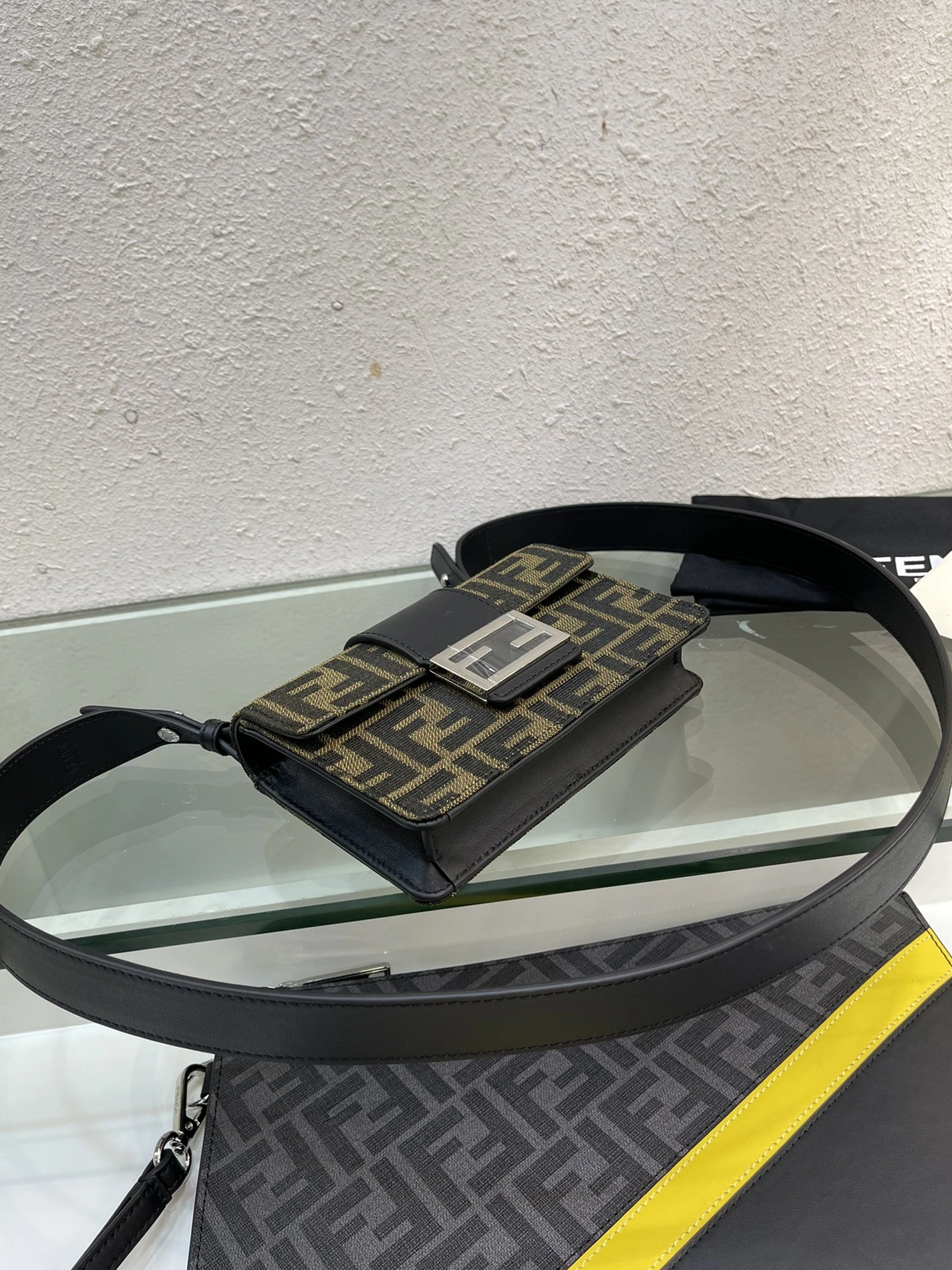 SportInspired 8591 Fendi AAA Quality Messenger Bags For Unisex