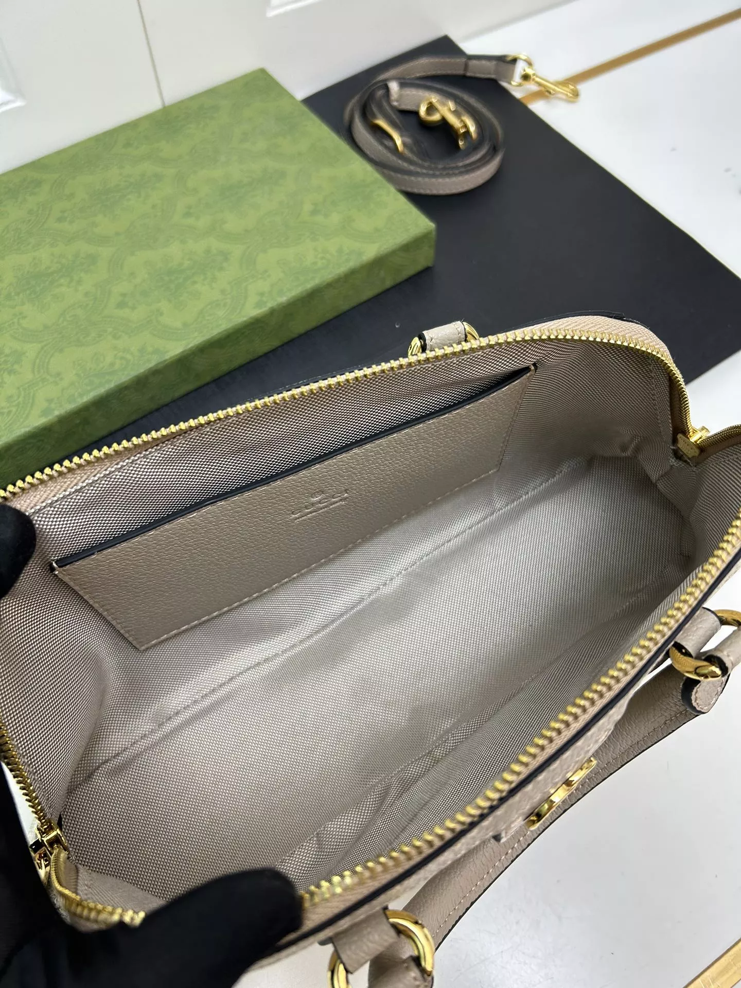 SportInspired 8638 Gucci AAA Quality Handbags For Women