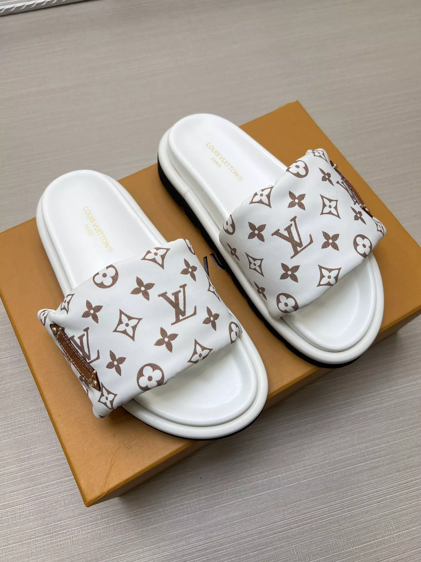 SportInspired 869 Louis Vuitton Slippers For Men