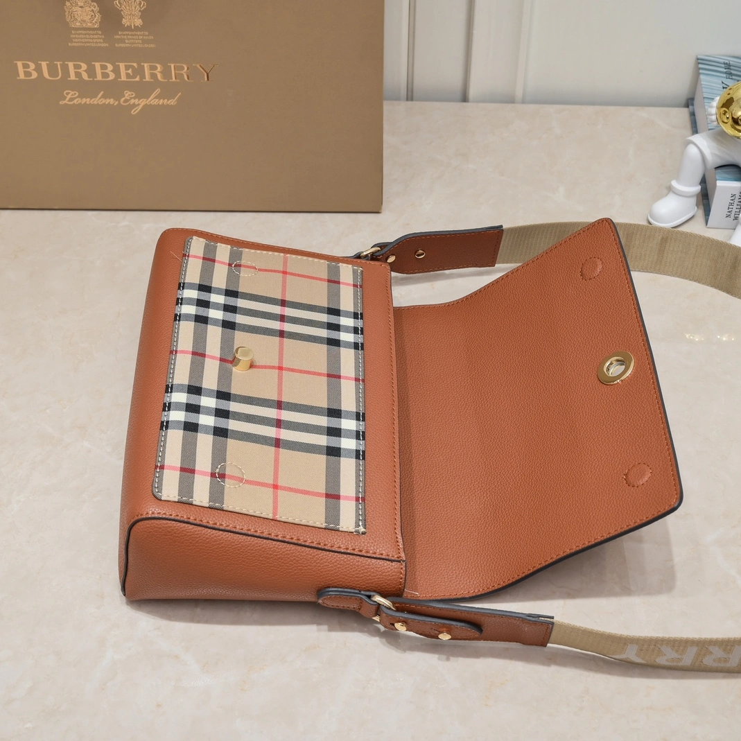 SportInspired 8716 Burberry AAA Quality Messenger Bags For Women