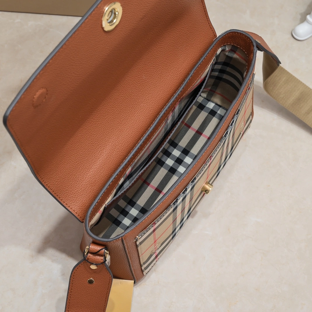 SportInspired 8716 Burberry AAA Quality Messenger Bags For Women