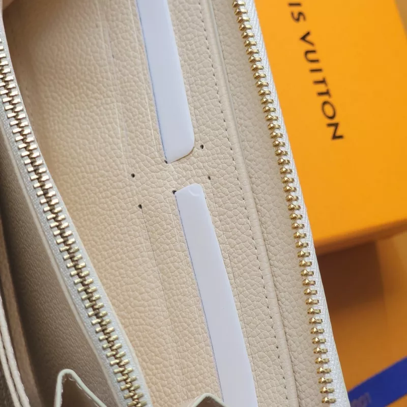 SportInspired 931 Louis Vuitton AAA Quality Card Case